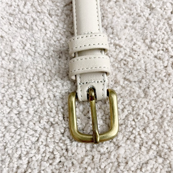 Vintage COACH Skinny Leather Off-White Belt with Brass Buckle - Picture 5 of 5